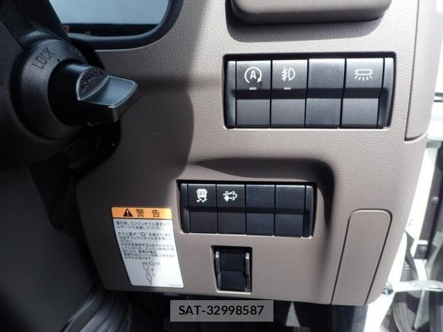 Mitsubishi CANTER 2025-12 4588410-17