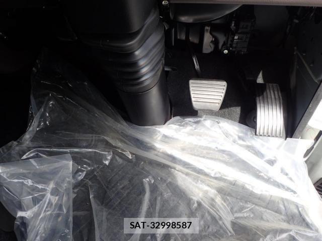 Mitsubishi CANTER 2025-12 4588410-19