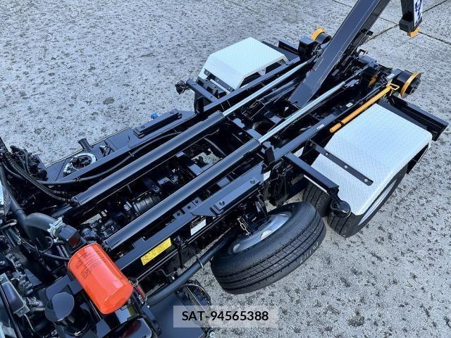 Mitsubishi CANTER 2025-11 4588385-12