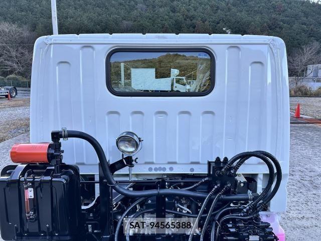 Mitsubishi CANTER 2025-11 4588385-17