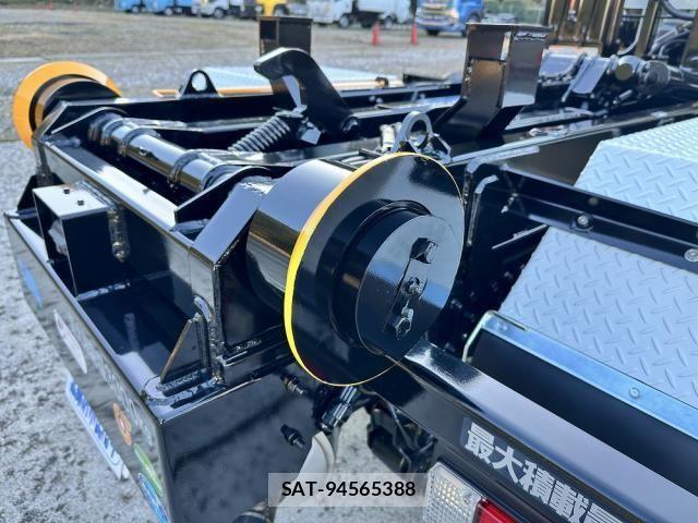 Mitsubishi CANTER 2025-11 4588385-23