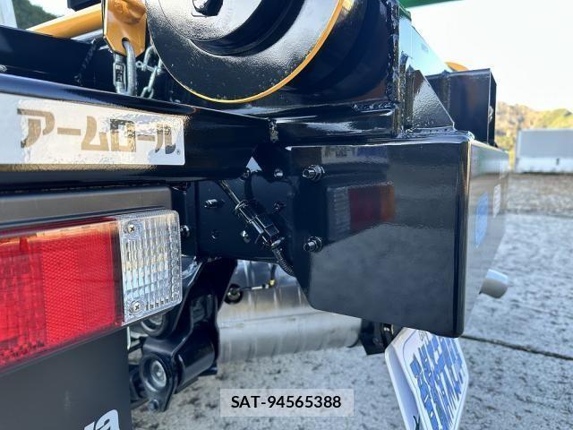Mitsubishi CANTER 2025-11 4588385-24