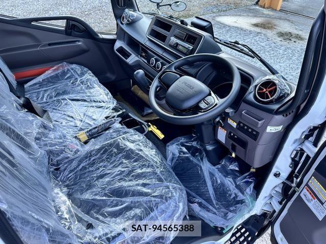 Mitsubishi CANTER 2025-11 4588385-7