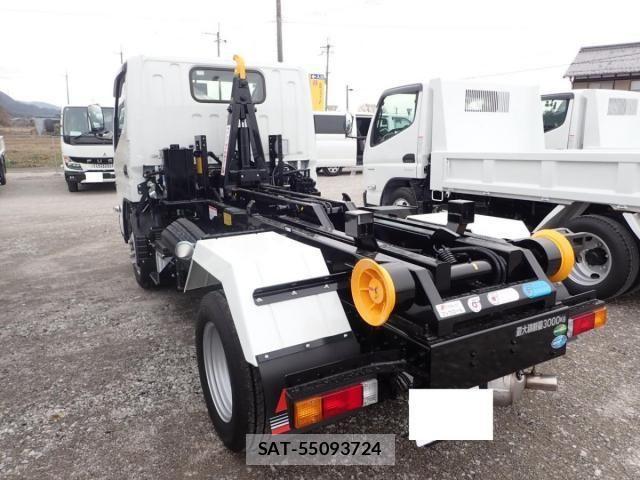 Mitsubishi CANTER 2025-12 4588389-1