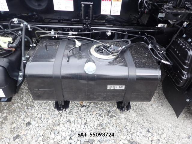 Mitsubishi CANTER 2025-12 4588389-2