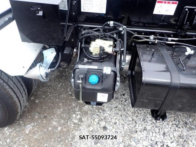 Mitsubishi CANTER 2025-12 4588389-3
