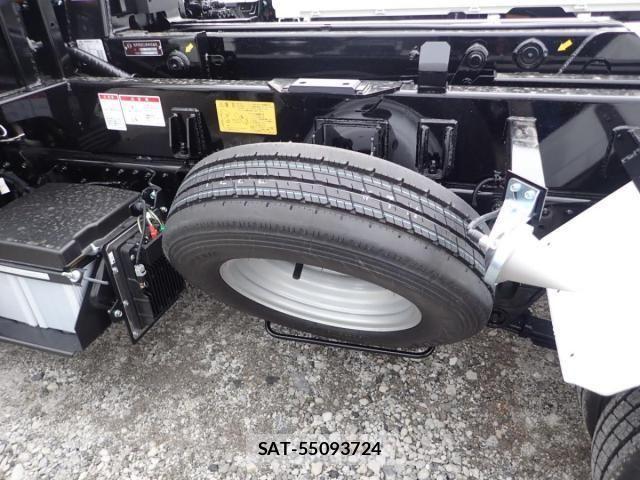 Mitsubishi CANTER 2025-12 4588389-5
