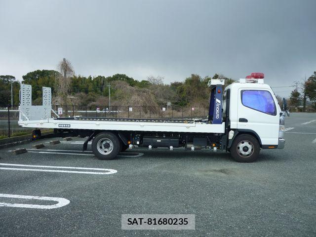 Mitsubishi CANTER 2021-04 4588372-10