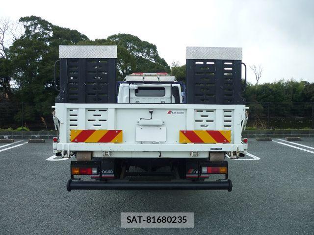 Mitsubishi CANTER 2021-04 4588372-11