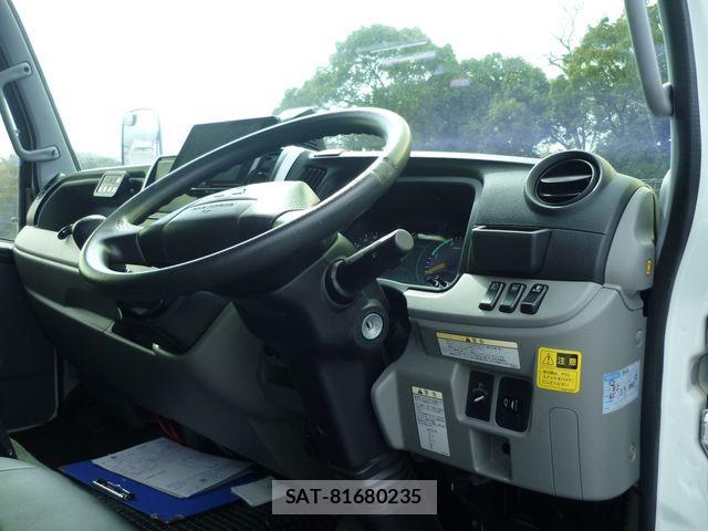 Mitsubishi CANTER 2021-04 4588372-1