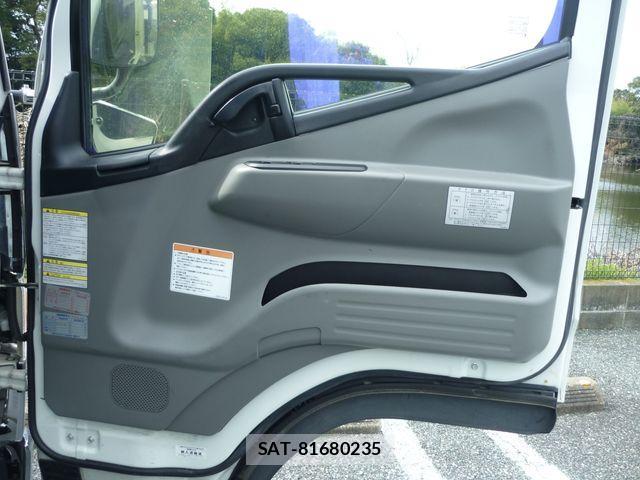 Mitsubishi CANTER 2021-04 4588372-24
