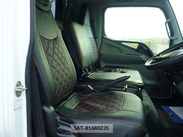 Mitsubishi CANTER 2021-04 4588372-25