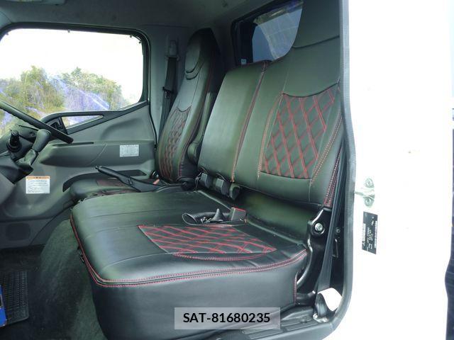 Mitsubishi CANTER 2021-04 4588372-27