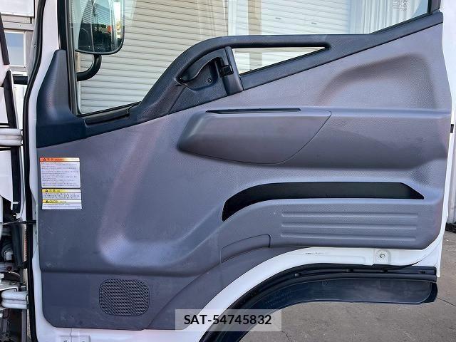 Mitsubishi CANTER 2013-12 4588509-16