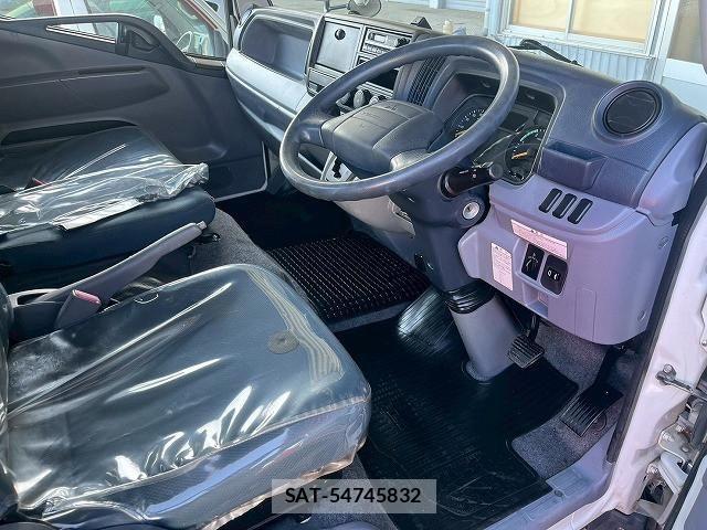 Mitsubishi CANTER 2013-12 4588509-17