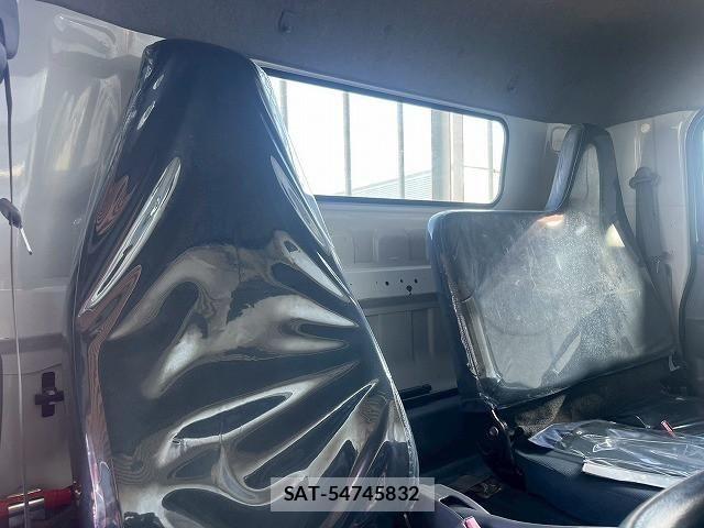 Mitsubishi CANTER 2013-12 4588509-18