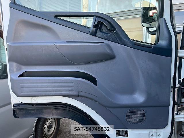 Mitsubishi CANTER 2013-12 4588509-20