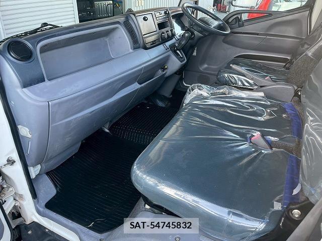Mitsubishi CANTER 2013-12 4588509-21