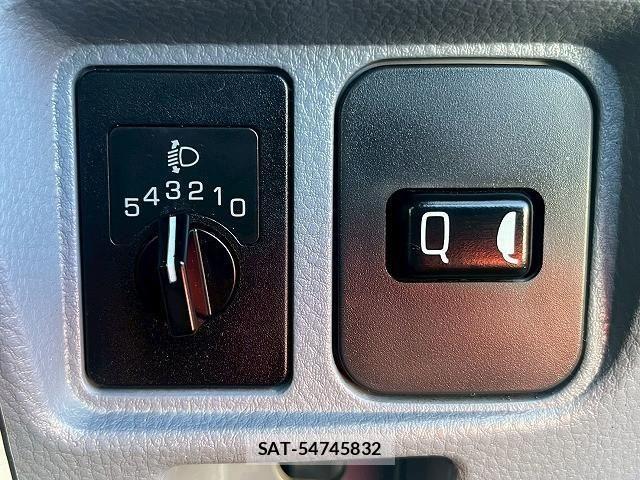 Mitsubishi CANTER 2013-12 4588509-27