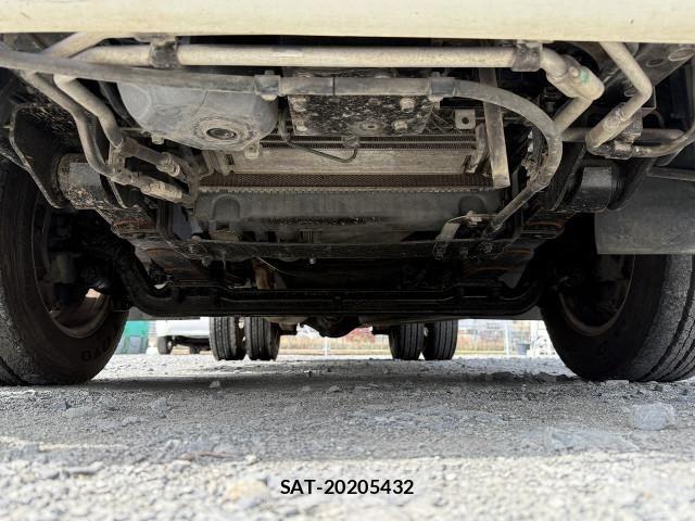 Mitsubishi CANTER 2013-11 4588540-10