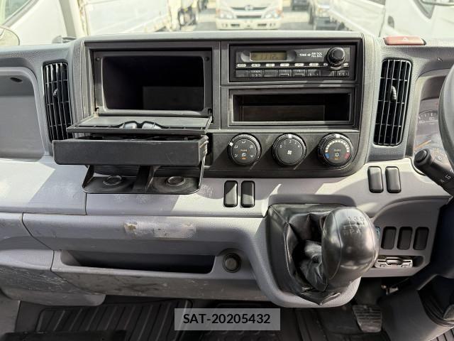Mitsubishi CANTER 2013-11 4588540-17