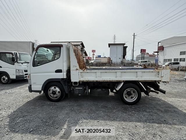 Mitsubishi CANTER 2013-11 4588540-4
