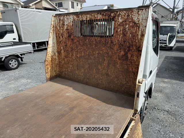 Mitsubishi CANTER 2013-11 4588540-7