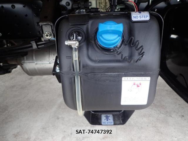 Mitsubishi CANTER 2025-12 4588444-9