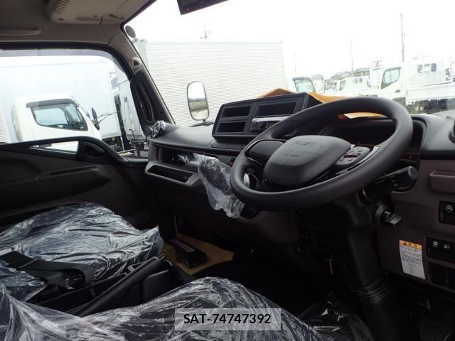 Mitsubishi CANTER 2025-12 4588444-11