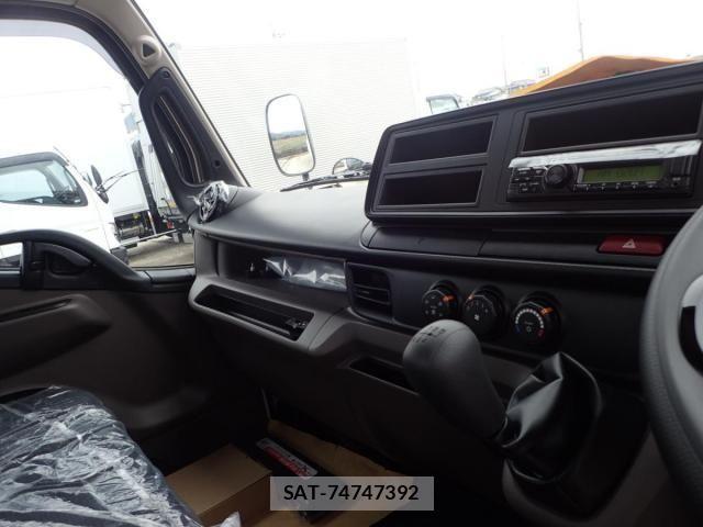 Mitsubishi CANTER 2025-12 4588444-12