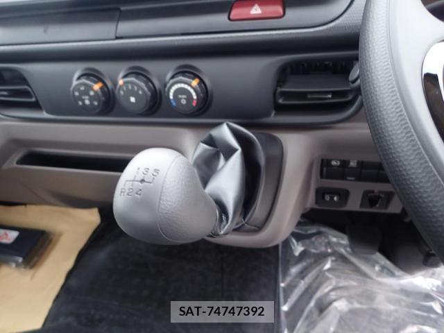 Mitsubishi CANTER 2025-12 4588444-14