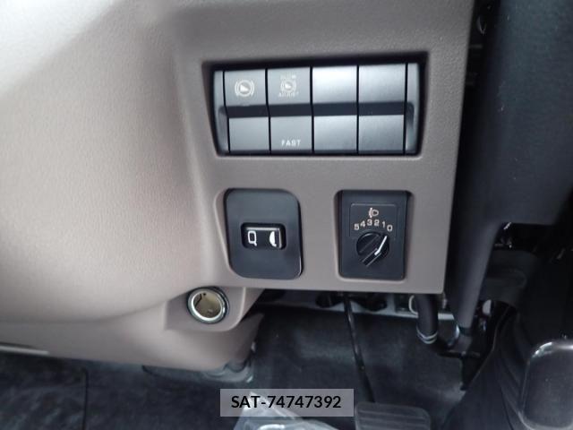 Mitsubishi CANTER 2025-12 4588444-20