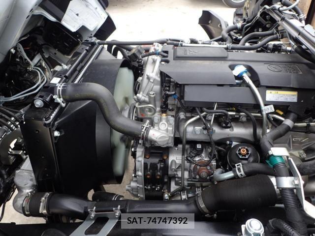Mitsubishi CANTER 2025-12 4588444-23
