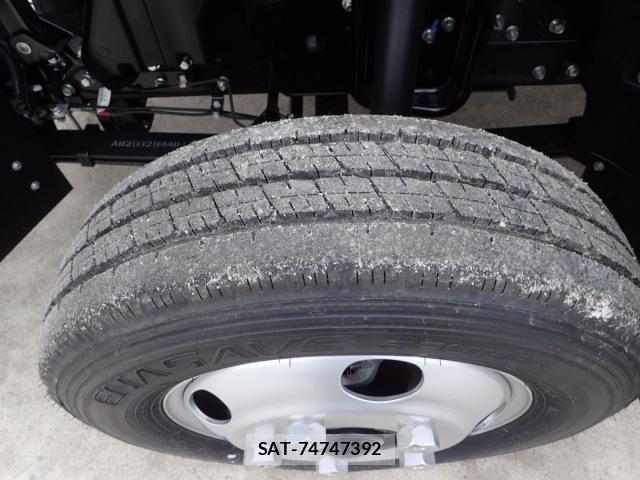 Mitsubishi CANTER 2025-12 4588444-25