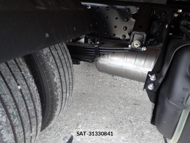 Mitsubishi CANTER 2025-12 4588428-9