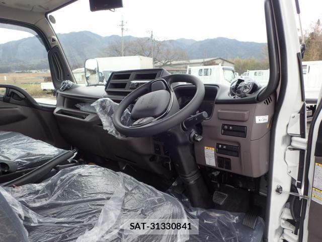 Mitsubishi CANTER 2025-12 4588428-11