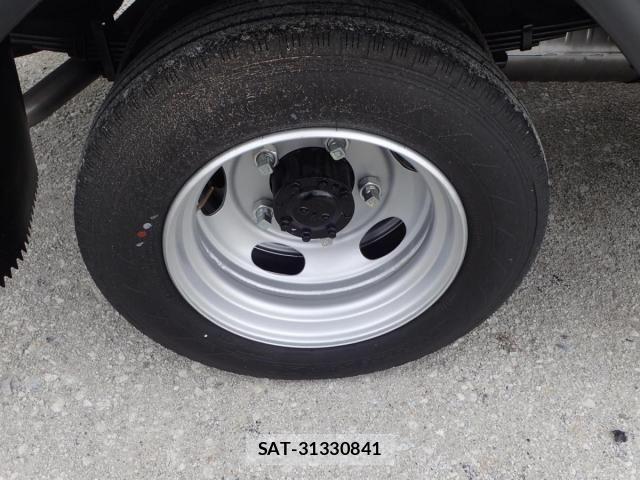 Mitsubishi CANTER 2025-12 4588428-27