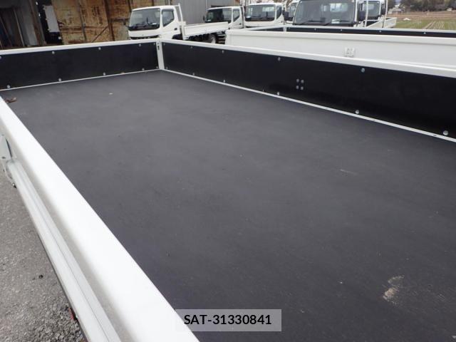 Mitsubishi CANTER 2025-12 4588428-4