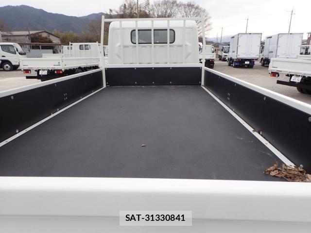 Mitsubishi CANTER 2025-12 4588428-5