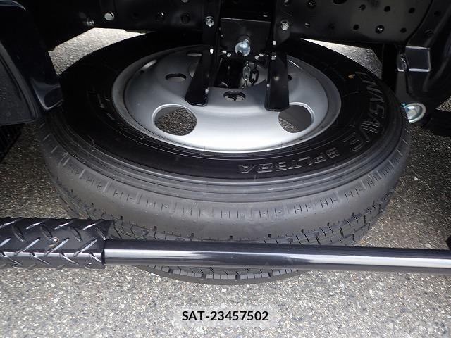 Mitsubishi CANTER 2025-12 4588414-9