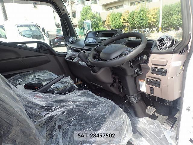 Mitsubishi CANTER 2025-12 4588414-10