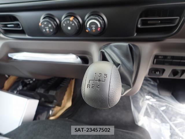 Mitsubishi CANTER 2025-12 4588414-13