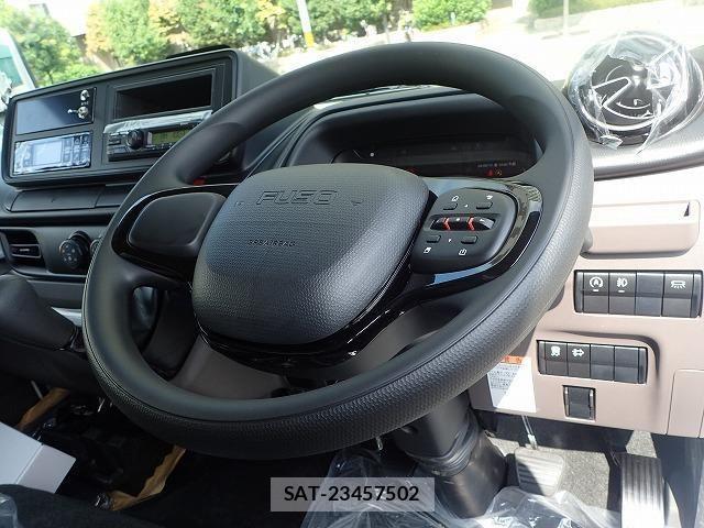 Mitsubishi CANTER 2025-12 4588414-15
