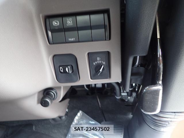 Mitsubishi CANTER 2025-12 4588414-18