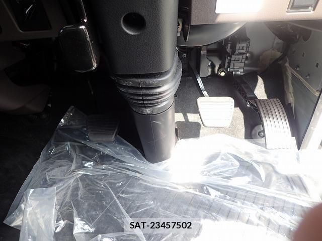 Mitsubishi CANTER 2025-12 4588414-19