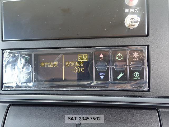 Mitsubishi CANTER 2025-12 4588414-23