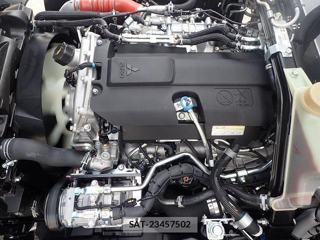 Mitsubishi CANTER 2025-12 4588414-25