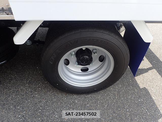 Mitsubishi CANTER 2025-12 4588414-28