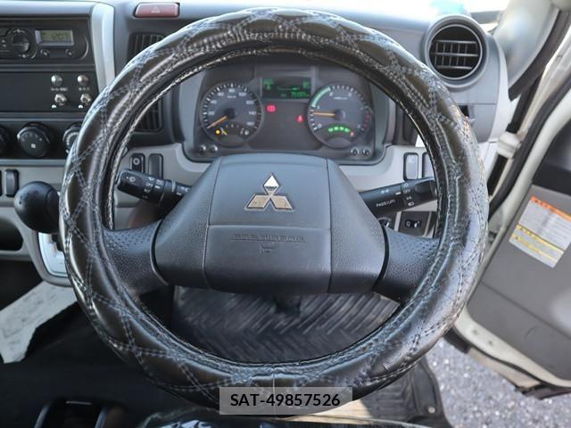 Mitsubishi CANTER 2017-04 4932760-3