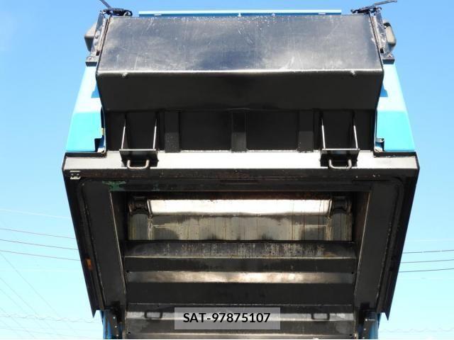 Mitsubishi CANTER 2015-04 4932662-11
